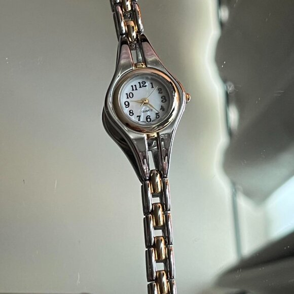 Silver Gold Tone Dainty Vintage Women's Watch - Picture 3 of 3